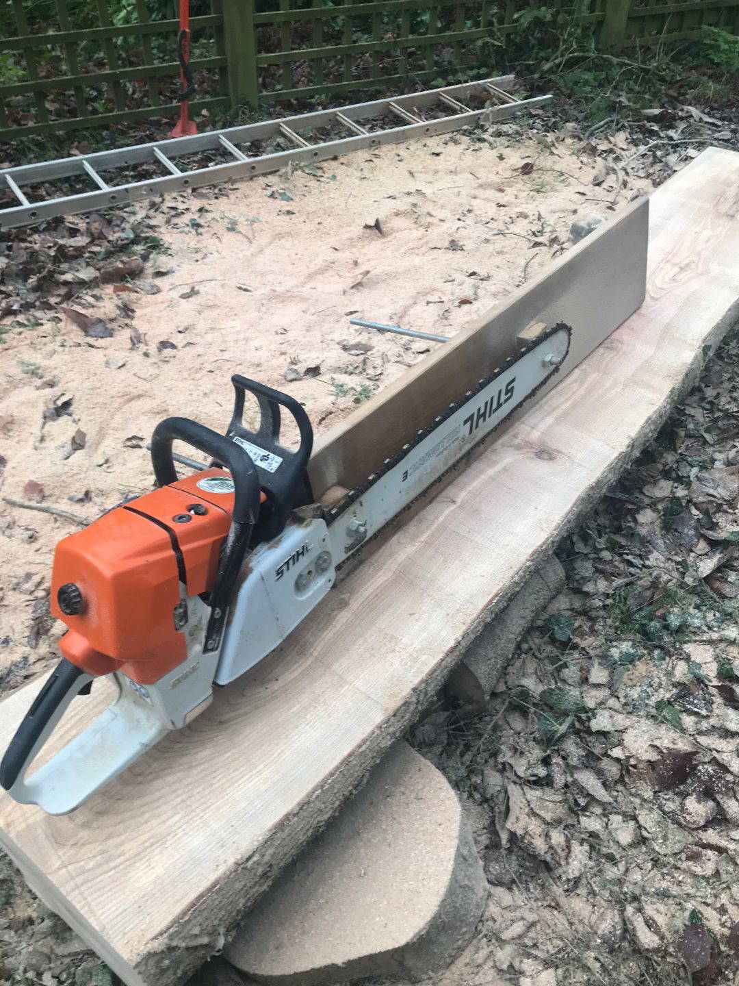 Cutting Ash boards with chainsaw mill