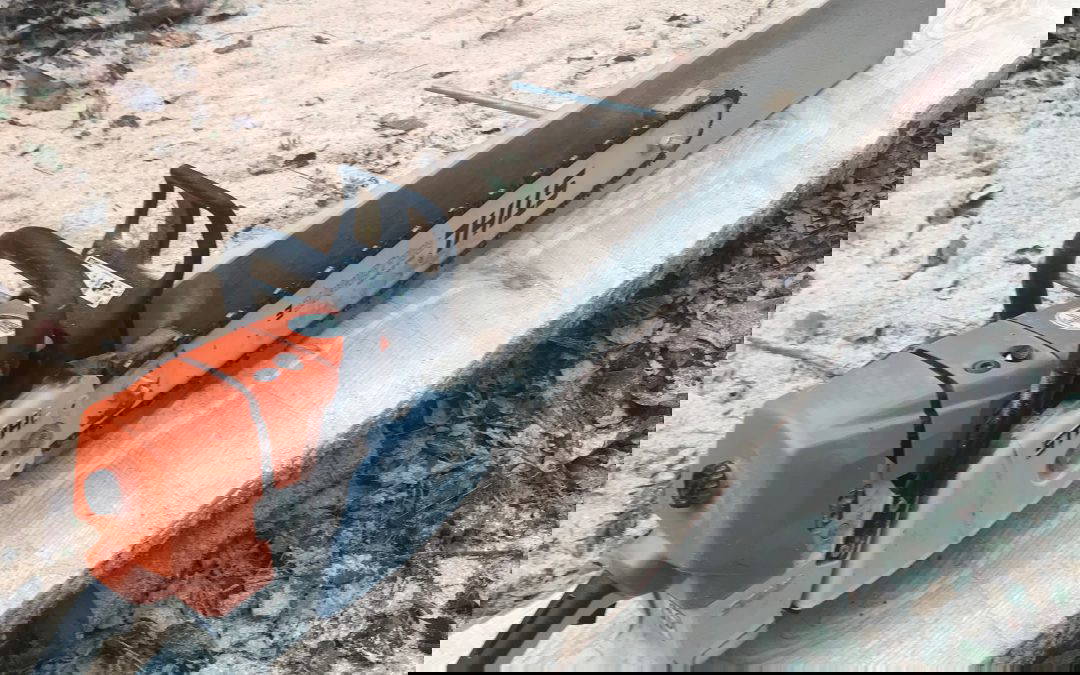 Cutting Ash boards with chainsaw mill